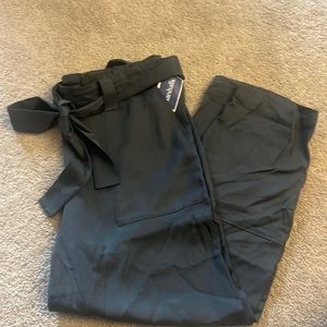 Banana Republic causal dress pants, cropped. Never worn new with tags.